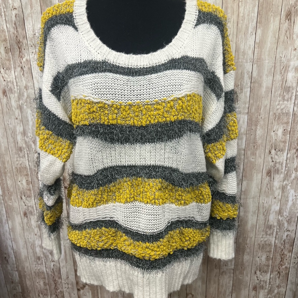 RBL‎ Yellow and Gray Crew Neck Sweater with Fuzzy Texture